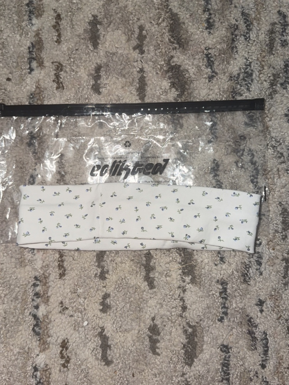 Edikted Women’s White Floral Stretch Headband